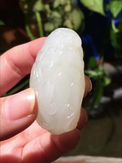 和田玉龙头吊坠为何备受青睐?
