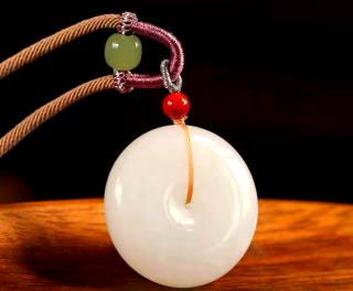 白色的玉有哪些种类?和田玉与白玉的区别解析