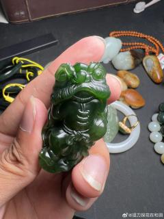 籽料碧玉醒狮吊坠