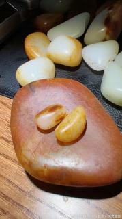新疆和田玉籽料原石,精品小籽,真皮真色,独籽无修型,可以镶嵌做戒面