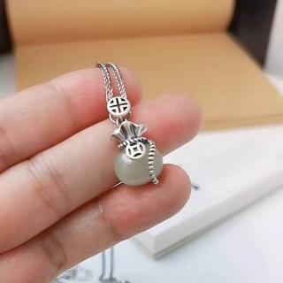 为什么越来越多人喜欢戴和田玉吊坠?