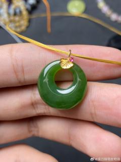 18k金镶碧玉吊坠