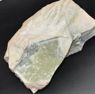 新疆且末料,最接近和田玉籽料的山料,新疆且末料有多好