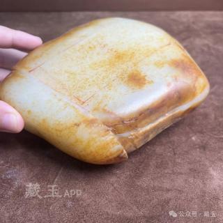 50万买的和田玉籽料原石切出顶级无事牌,引发全场尖叫!